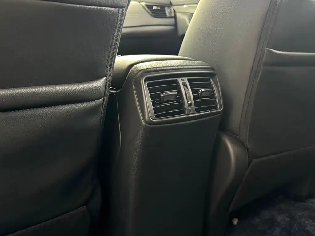 Nissan X-Trail — фото 11