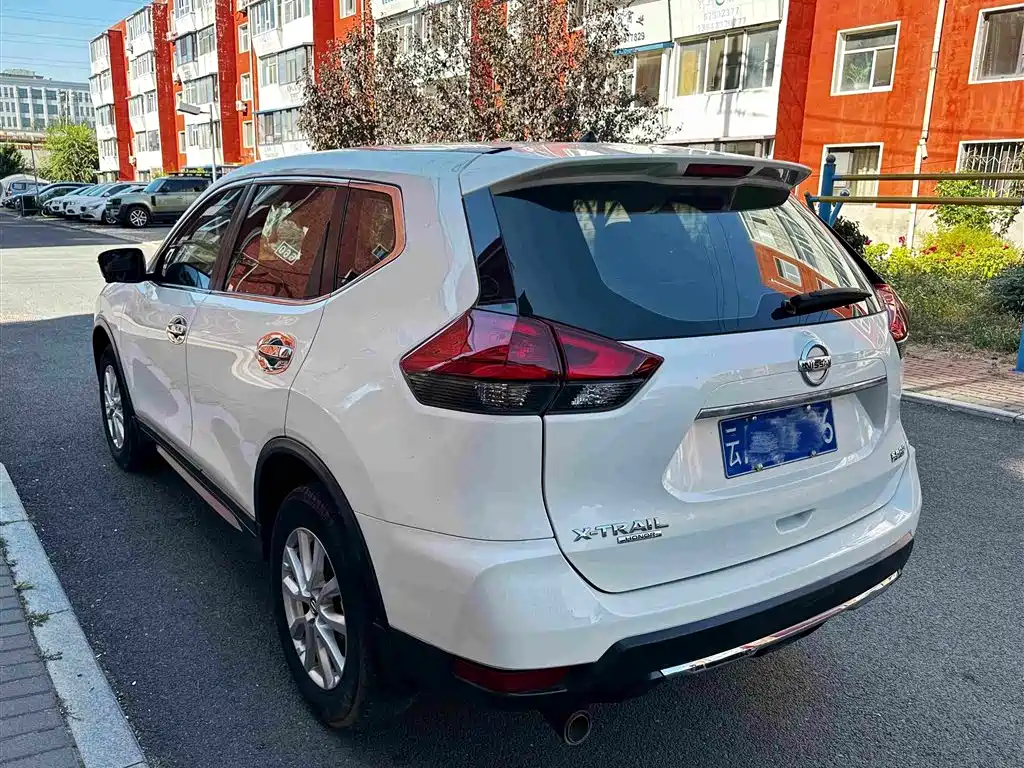 Nissan X-Trail — фото 10