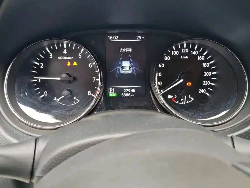 Nissan X-Trail — фото 13