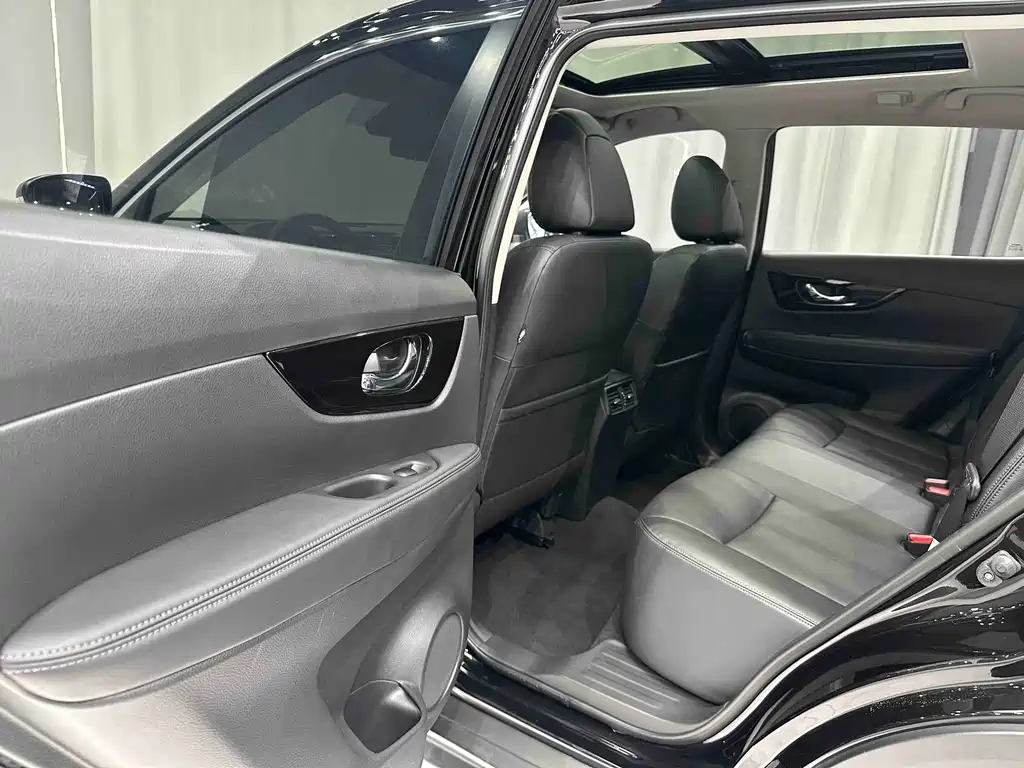 Nissan X-Trail — фото 15