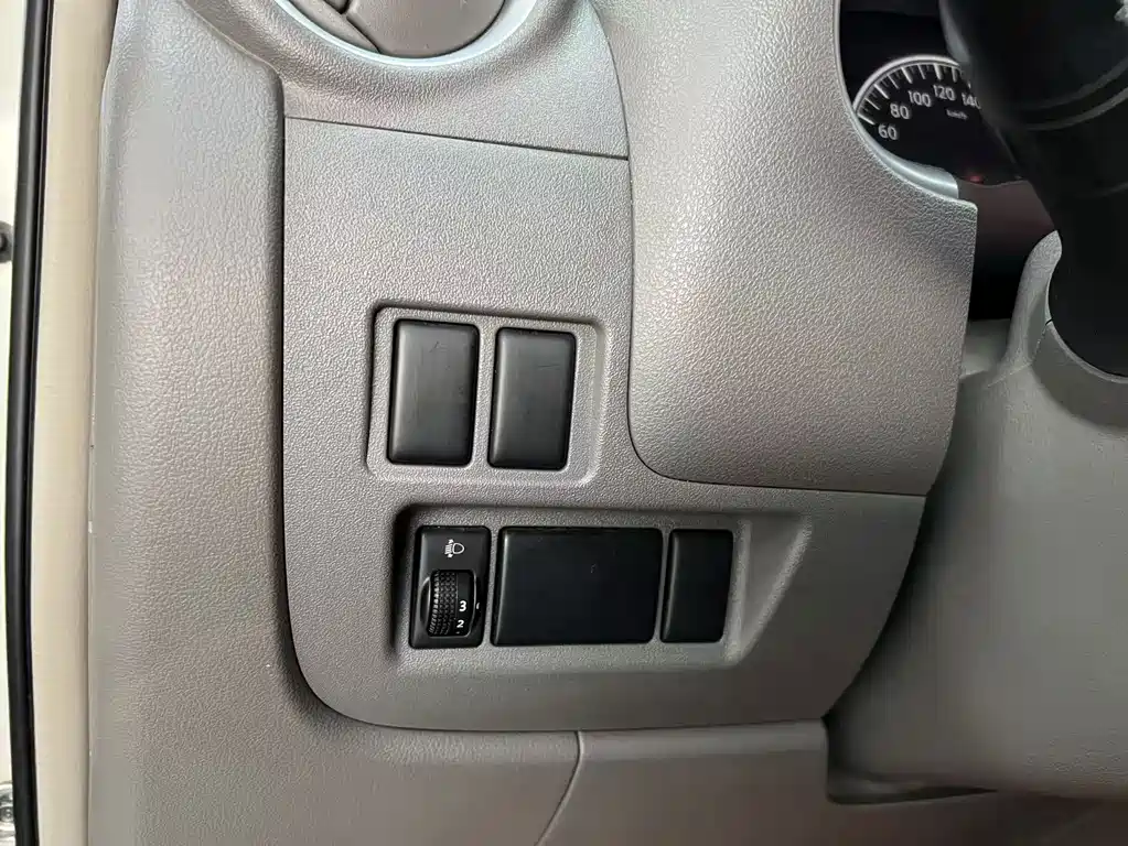 Nissan Sunny — фото 13