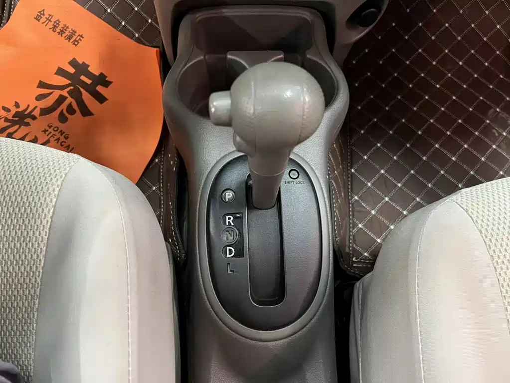 Nissan Sunny — фото 14