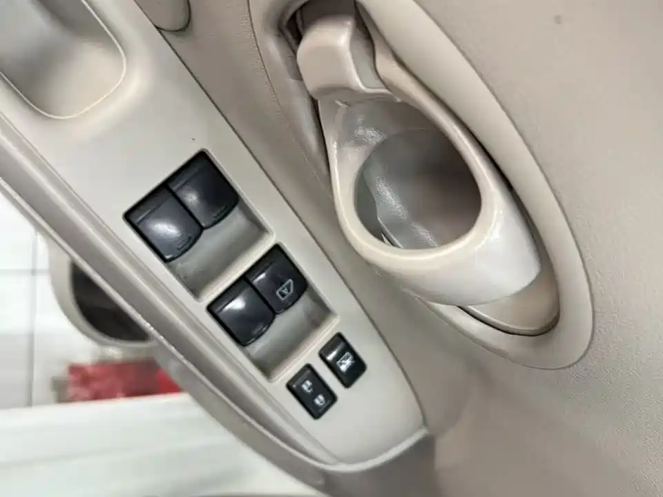 Nissan Sunny — фото 15