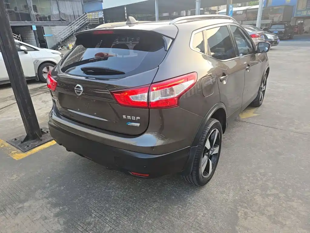Nissan Qashqai — фото 7