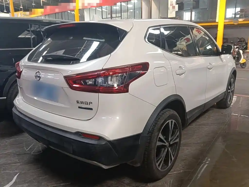 Nissan Qashqai — фото 7