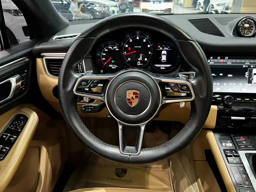 Porsche Macan — фото 9