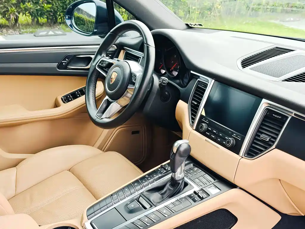 Porsche Macan — фото 17