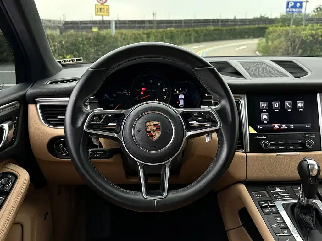 Porsche Macan — фото 18
