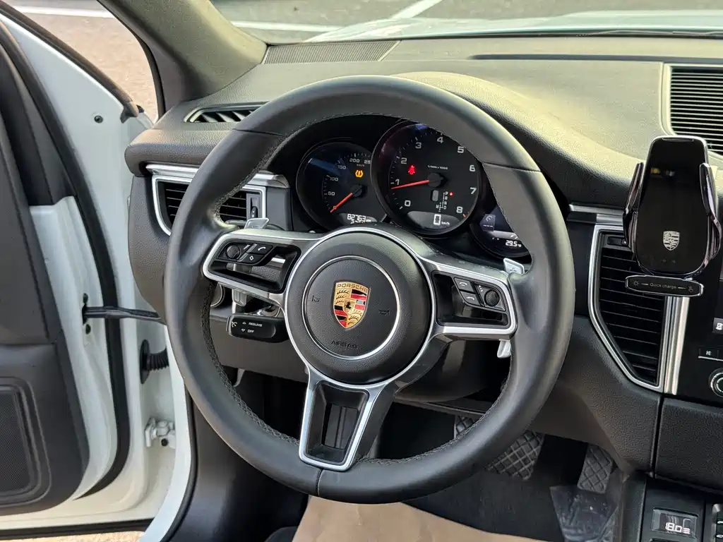 Porsche Macan — фото 11