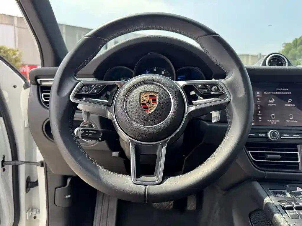 Porsche Macan — фото 34