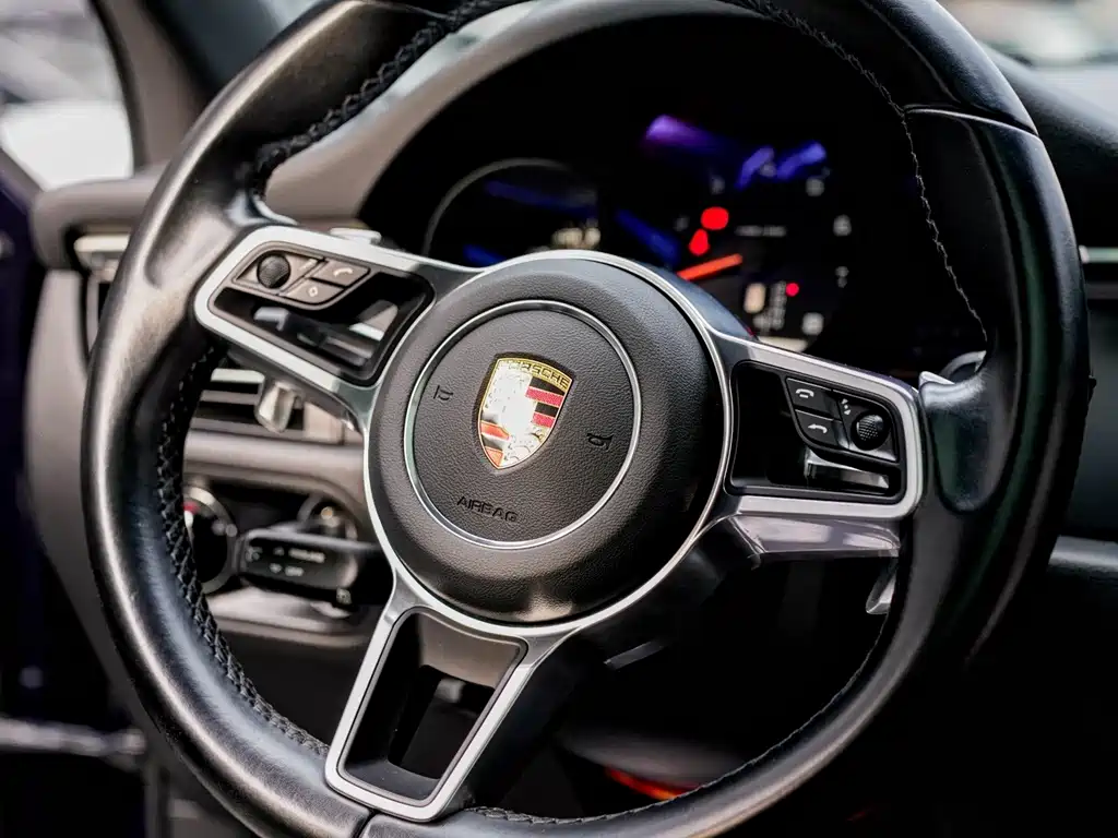 Porsche Macan — фото 17
