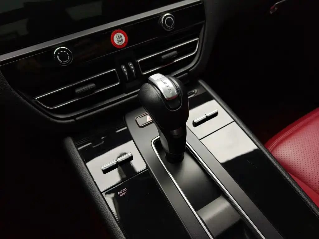 Porsche Macan — фото 17