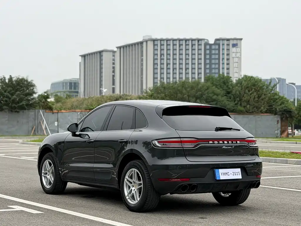 Porsche Macan — фото 21