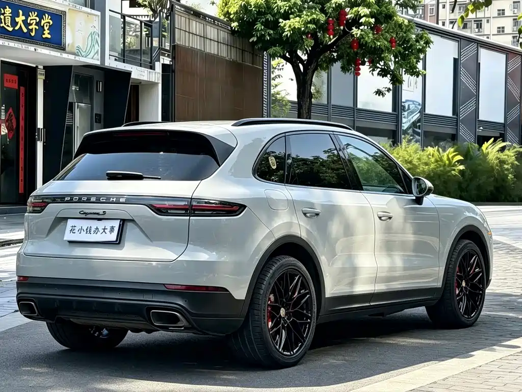 Porsche Cayenne — фото 7