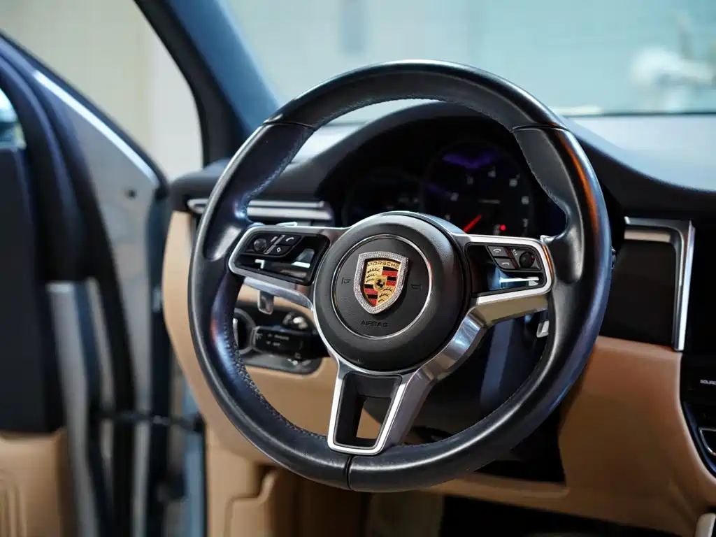Porsche Macan — фото 39