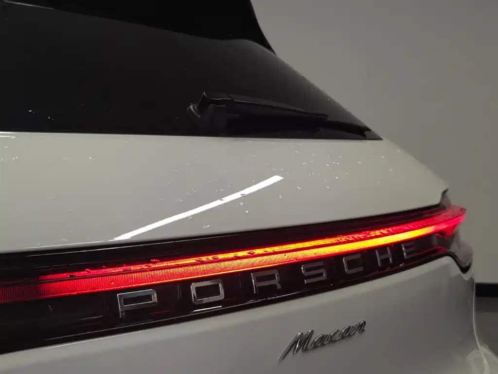 Porsche Macan — фото 21