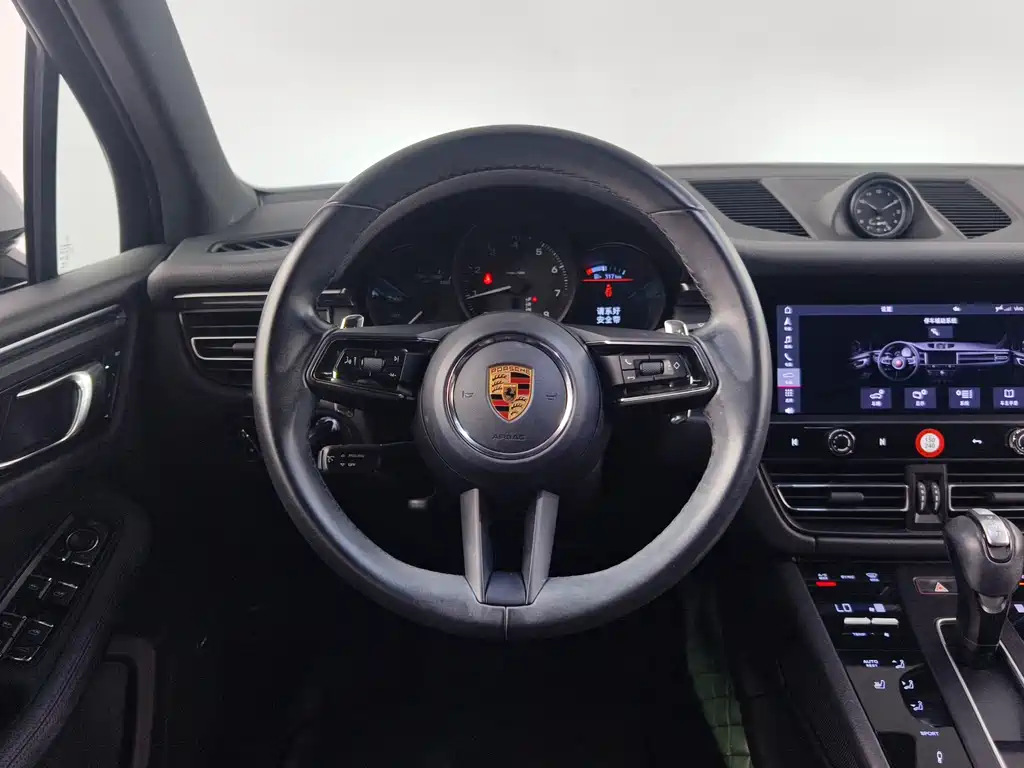 Porsche Macan — фото 9