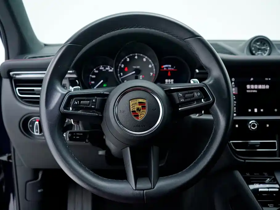 Porsche Macan — фото 16