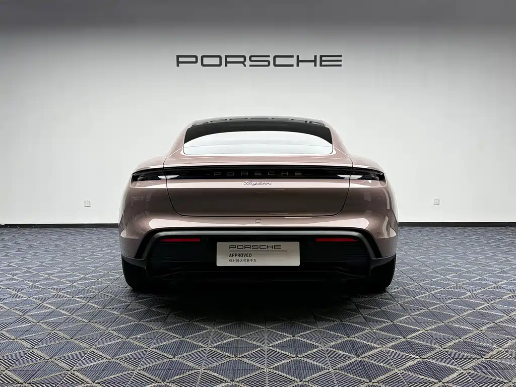 Porsche Taycan — фото 15