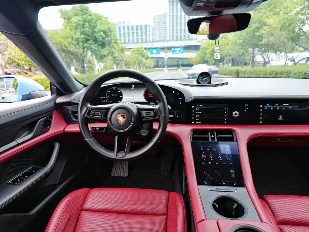 Porsche Taycan — фото 9