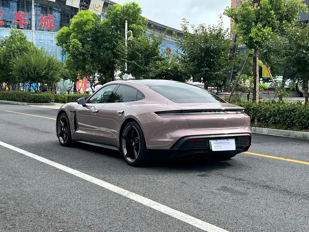Porsche Taycan — фото 14