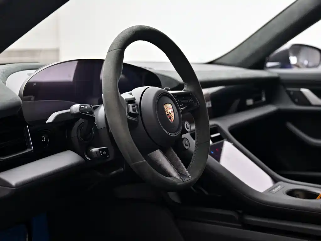 Porsche Taycan — фото 6