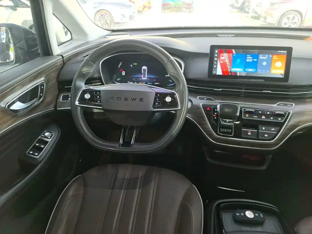 Roewe iMAX8 New Energy — фото 11