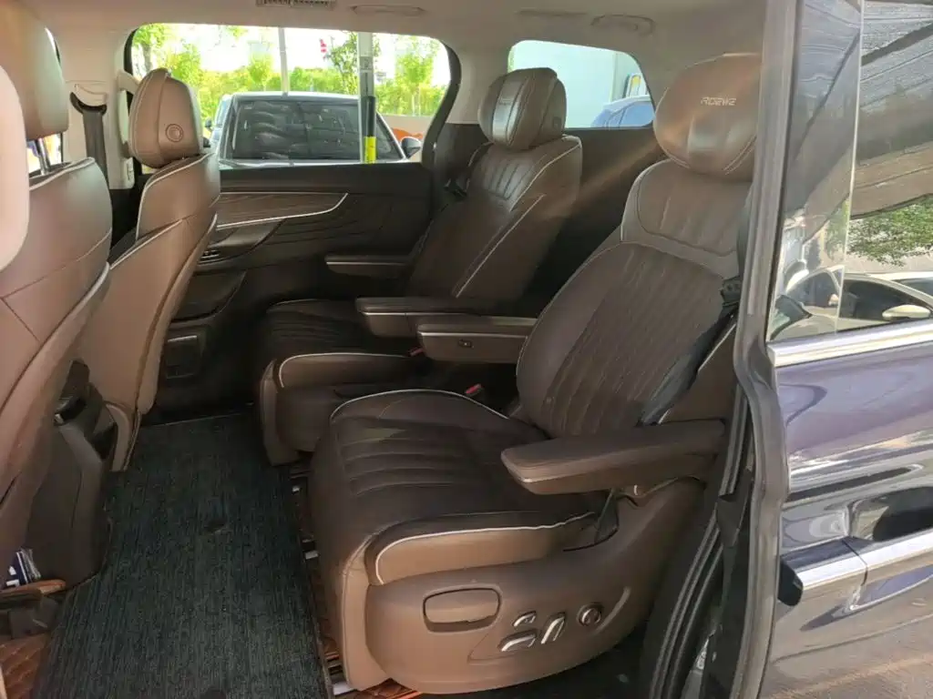 Roewe iMAX8 New Energy — фото 17