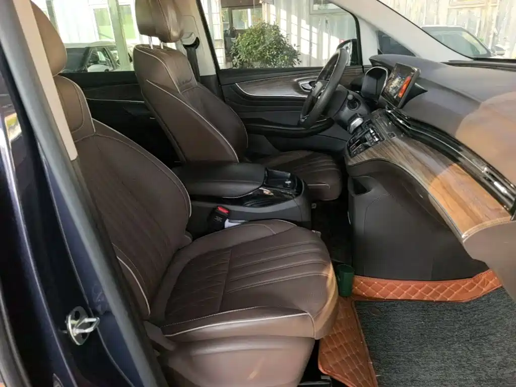 Roewe iMAX8 New Energy — фото 25