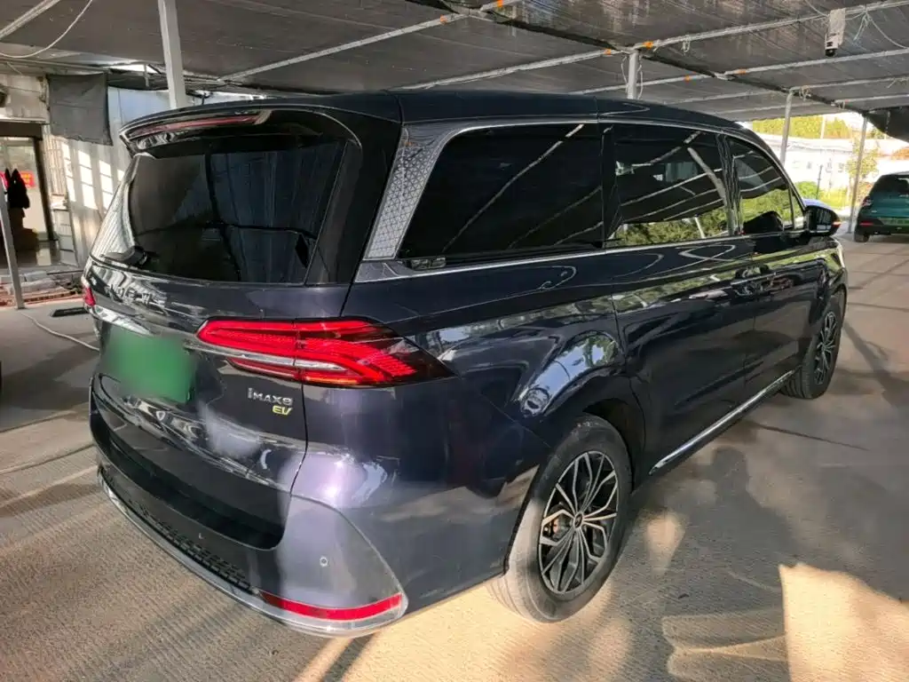 Roewe iMAX8 New Energy — фото 7