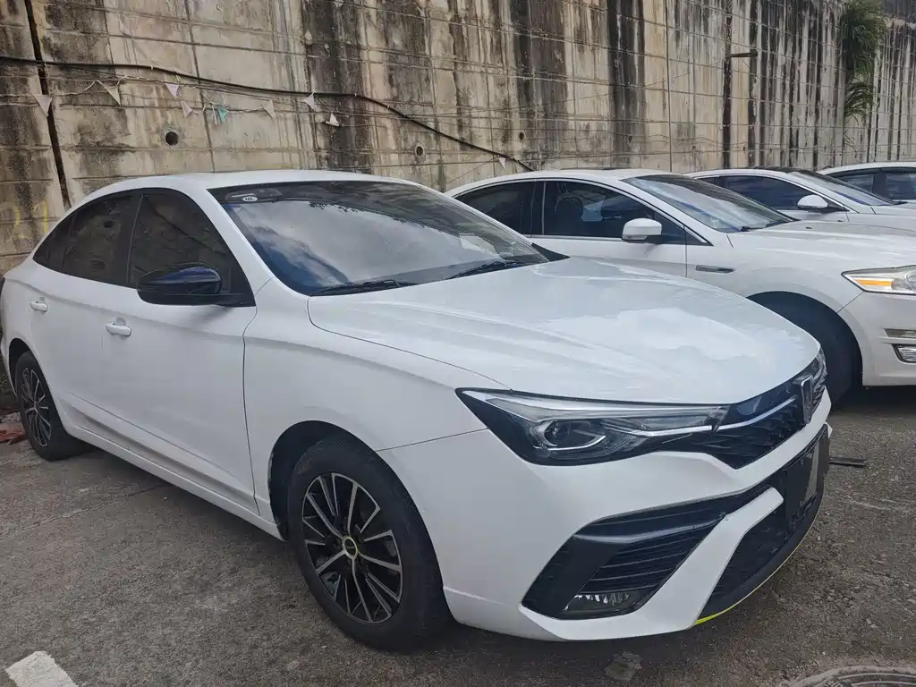 Roewe i5 — фото 3