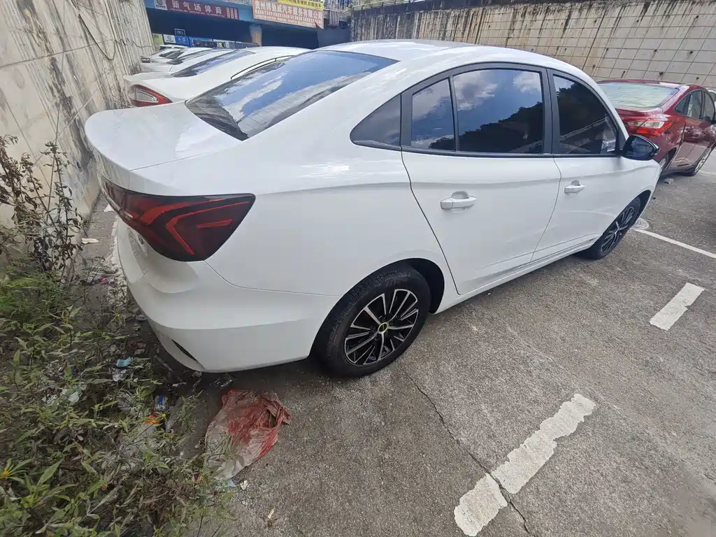 Roewe i5 — фото 7