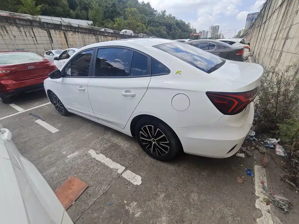 Roewe i5 — фото 8