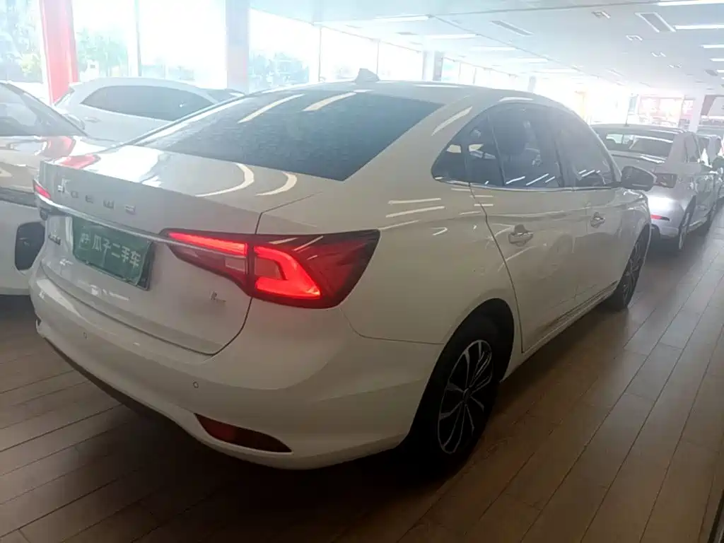 Roewe i5 — фото 7