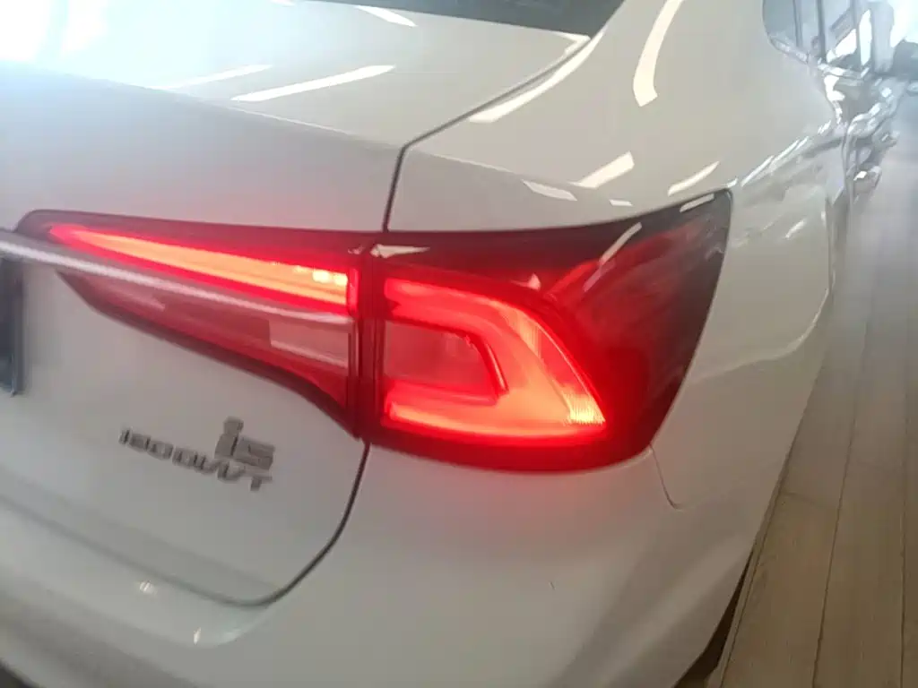 Roewe i5 — фото 8