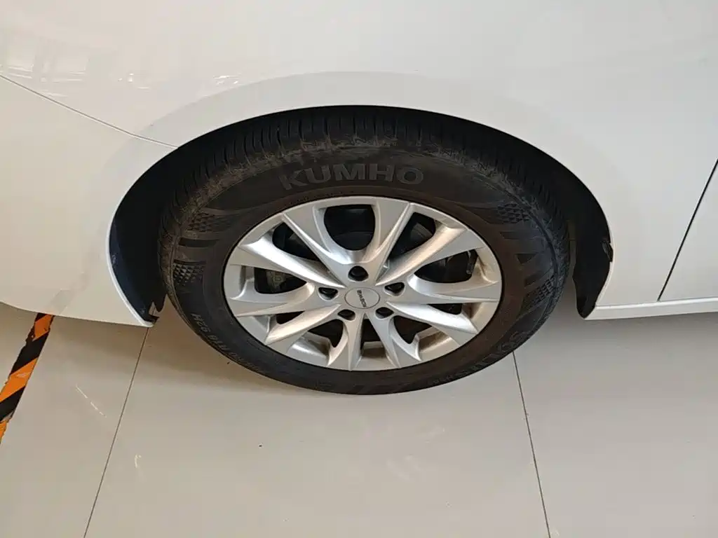 Roewe i5 — фото 23