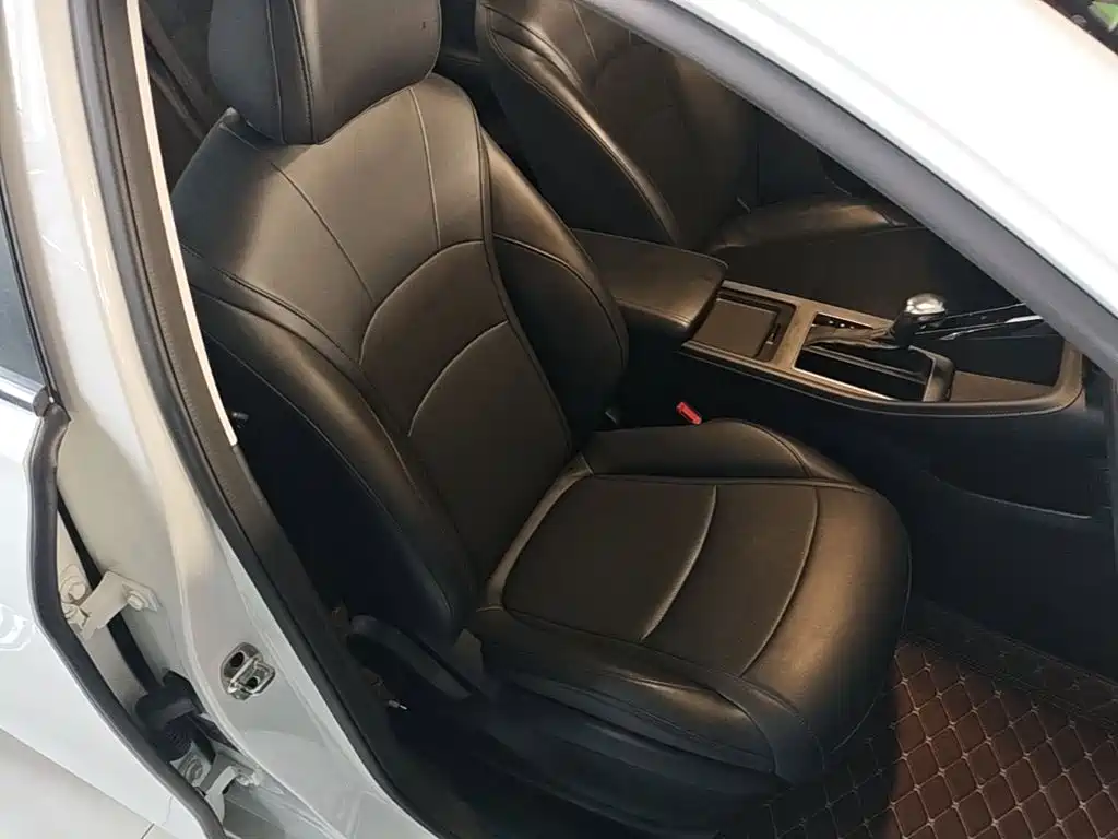 Roewe i5 — фото 25