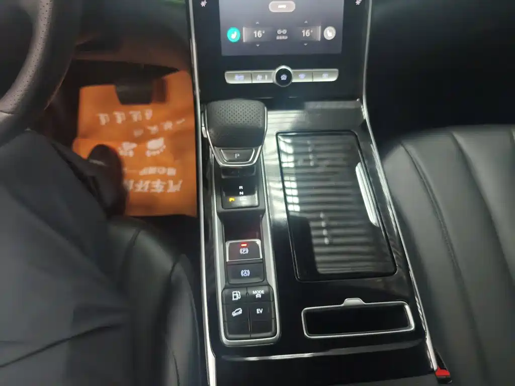 Roewe RX5 eMAX — фото 17