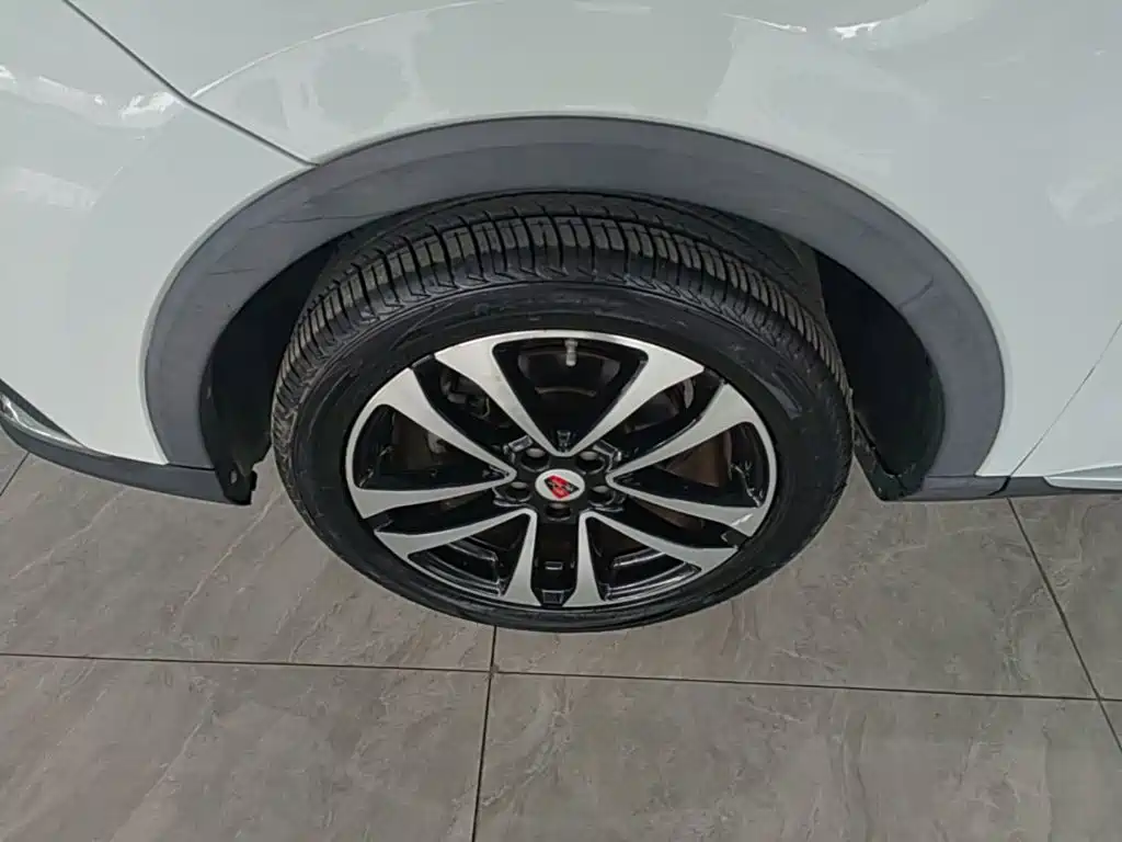 Roewe RX3 — фото 23