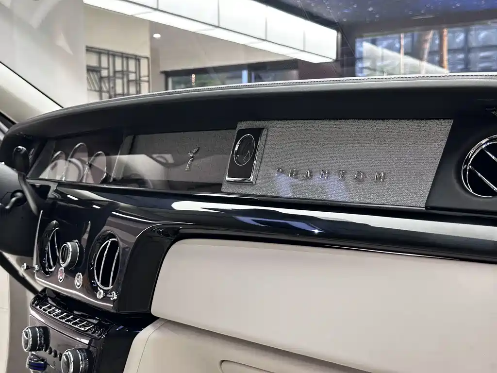 Rolls-Royce Phantom — фото 15