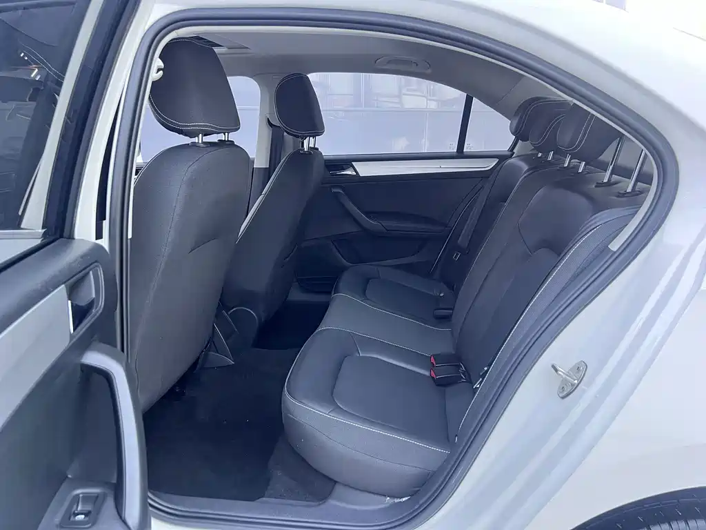 Skoda Rapid — фото 14