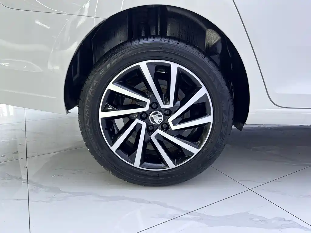 Skoda Rapid — фото 18