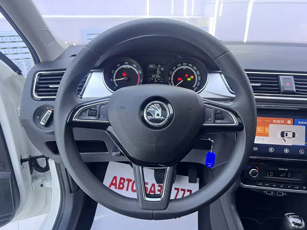 Skoda Rapid — фото 10