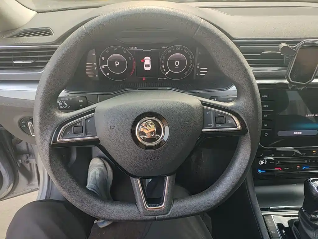 Skoda Superb — фото 11
