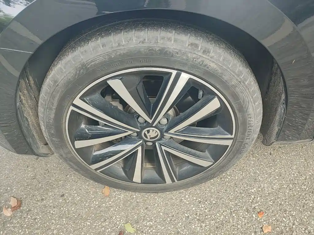 Skoda Superb — фото 23