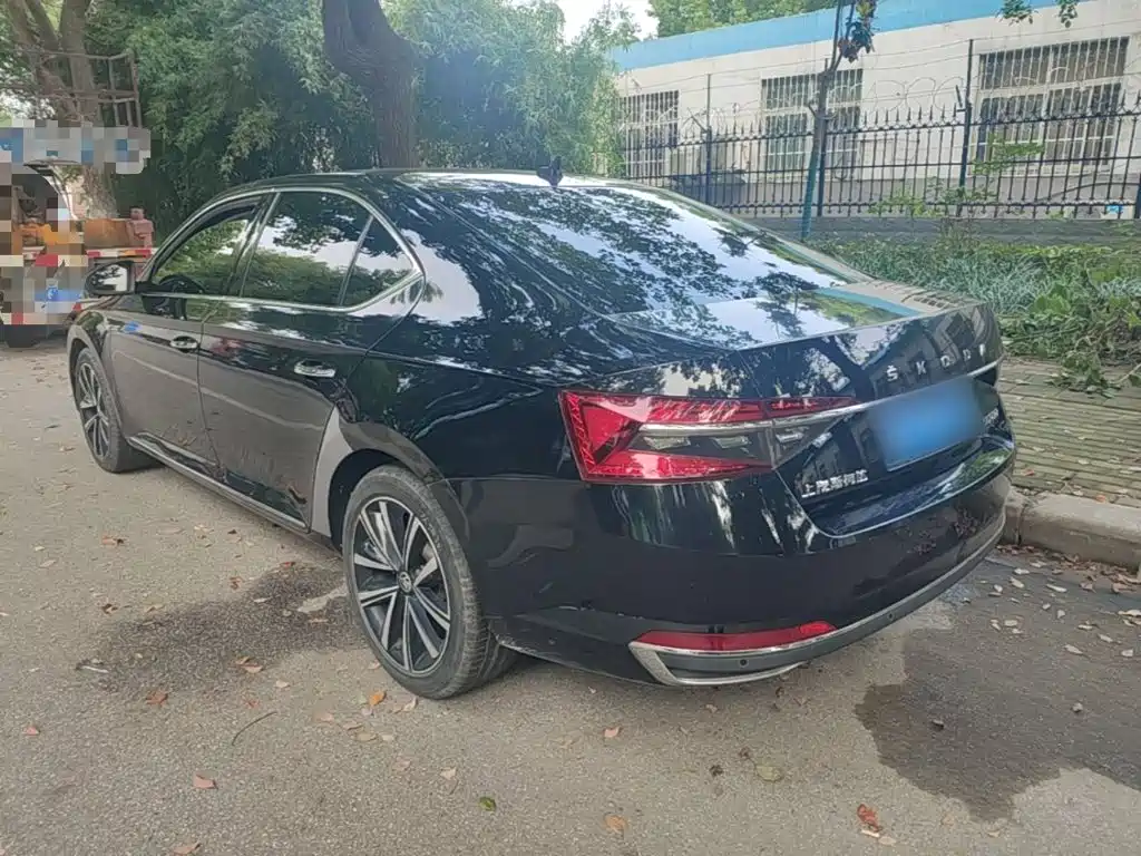 Skoda Superb — фото 5