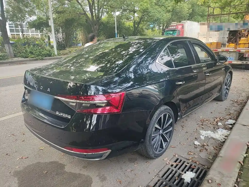 Skoda Superb — фото 7