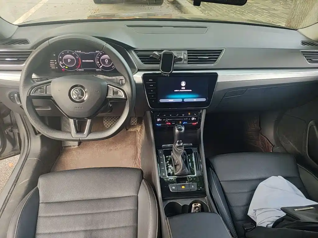 Skoda Superb — фото 10