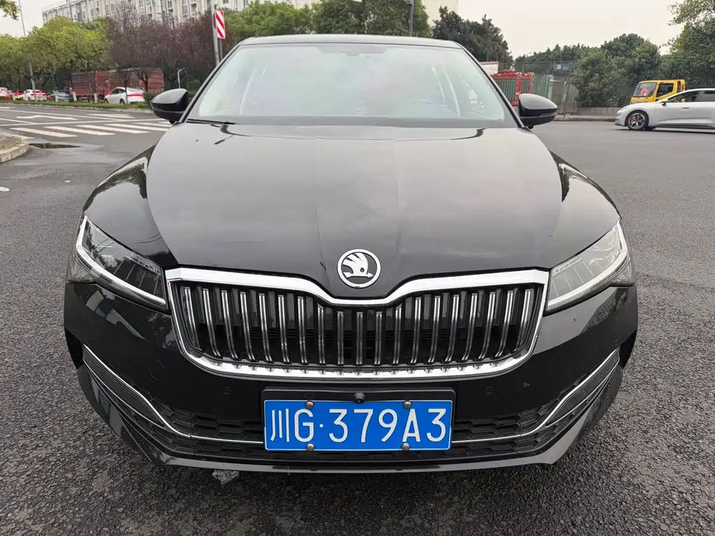 Skoda Superb — фото 2