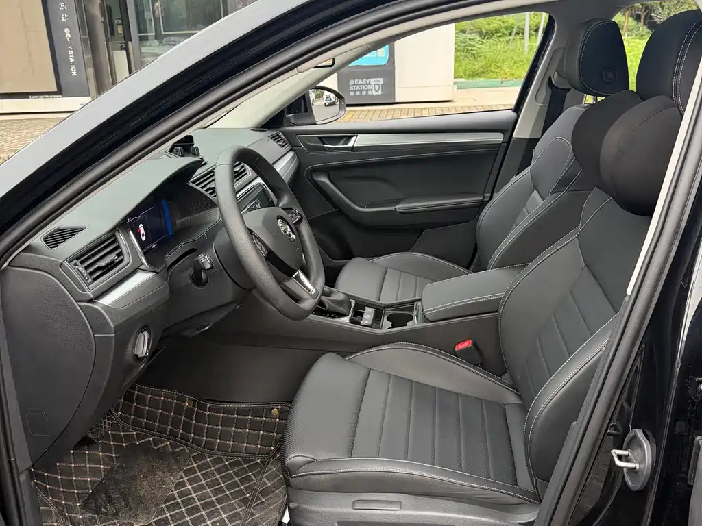 Skoda Superb — фото 11